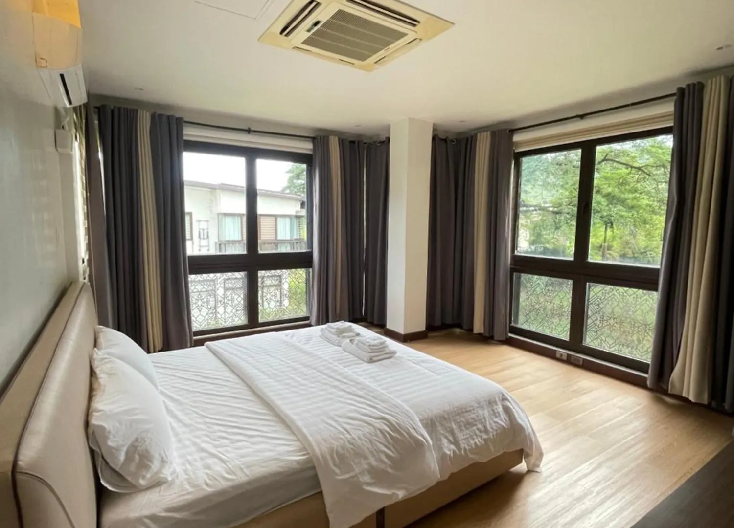 Oasis Garden Villa Luxury 5-Bedroom , 3200 Sqm Angeles Philippines