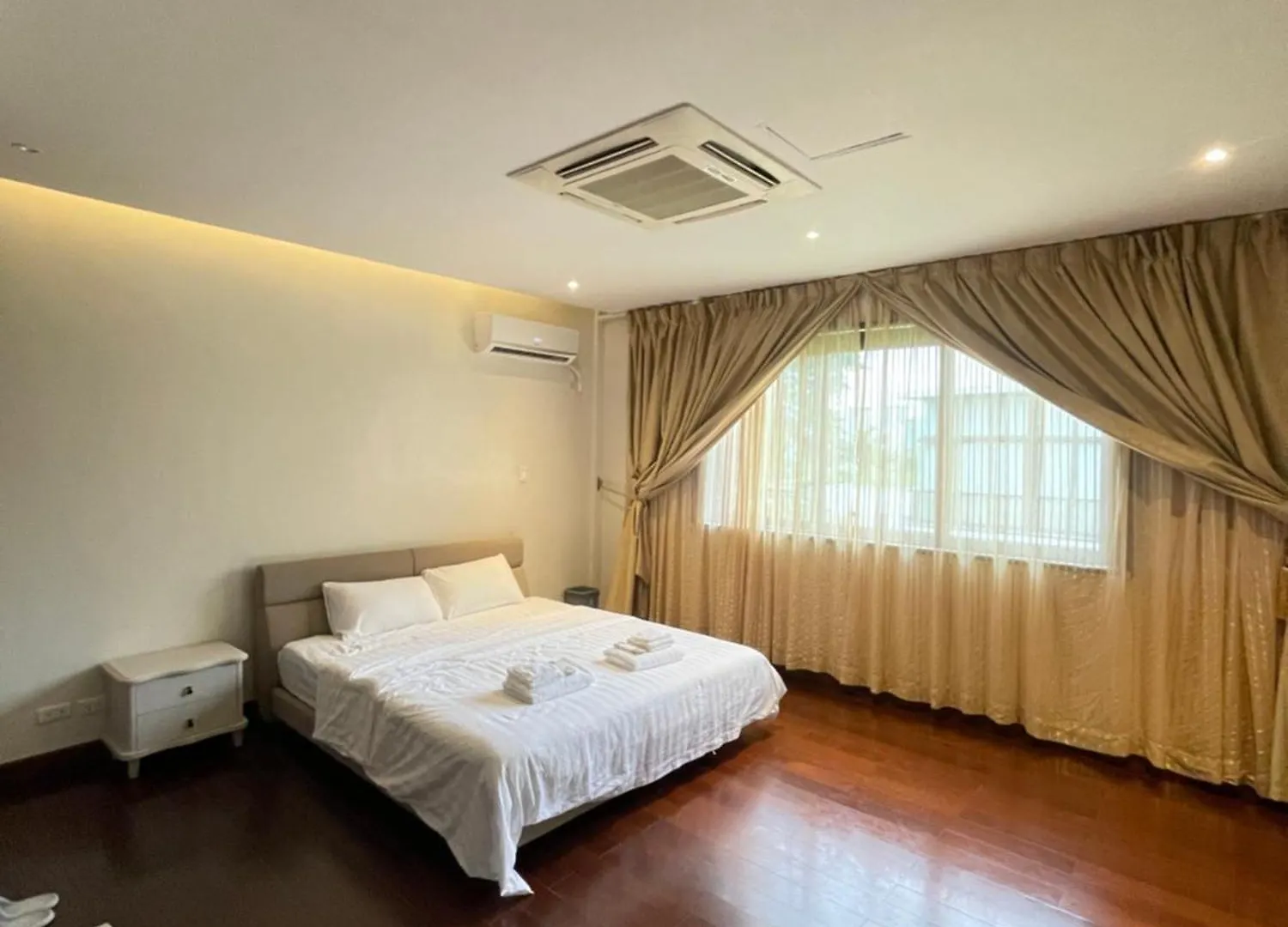 Oasis Garden Villa Luxury 5-Bedroom , 3200 Sqm Angeles Philippines