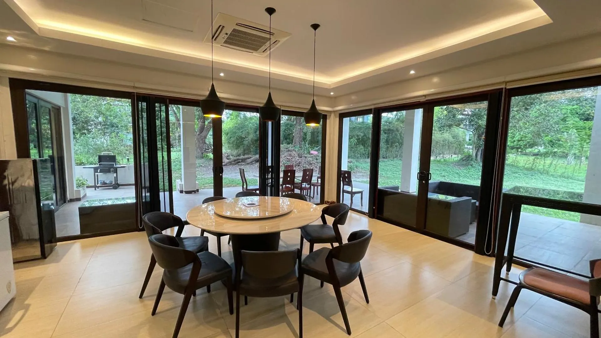 Oasis Garden Villa Luxury 5-Bedroom , 3200 Sqm Angeles Philippines