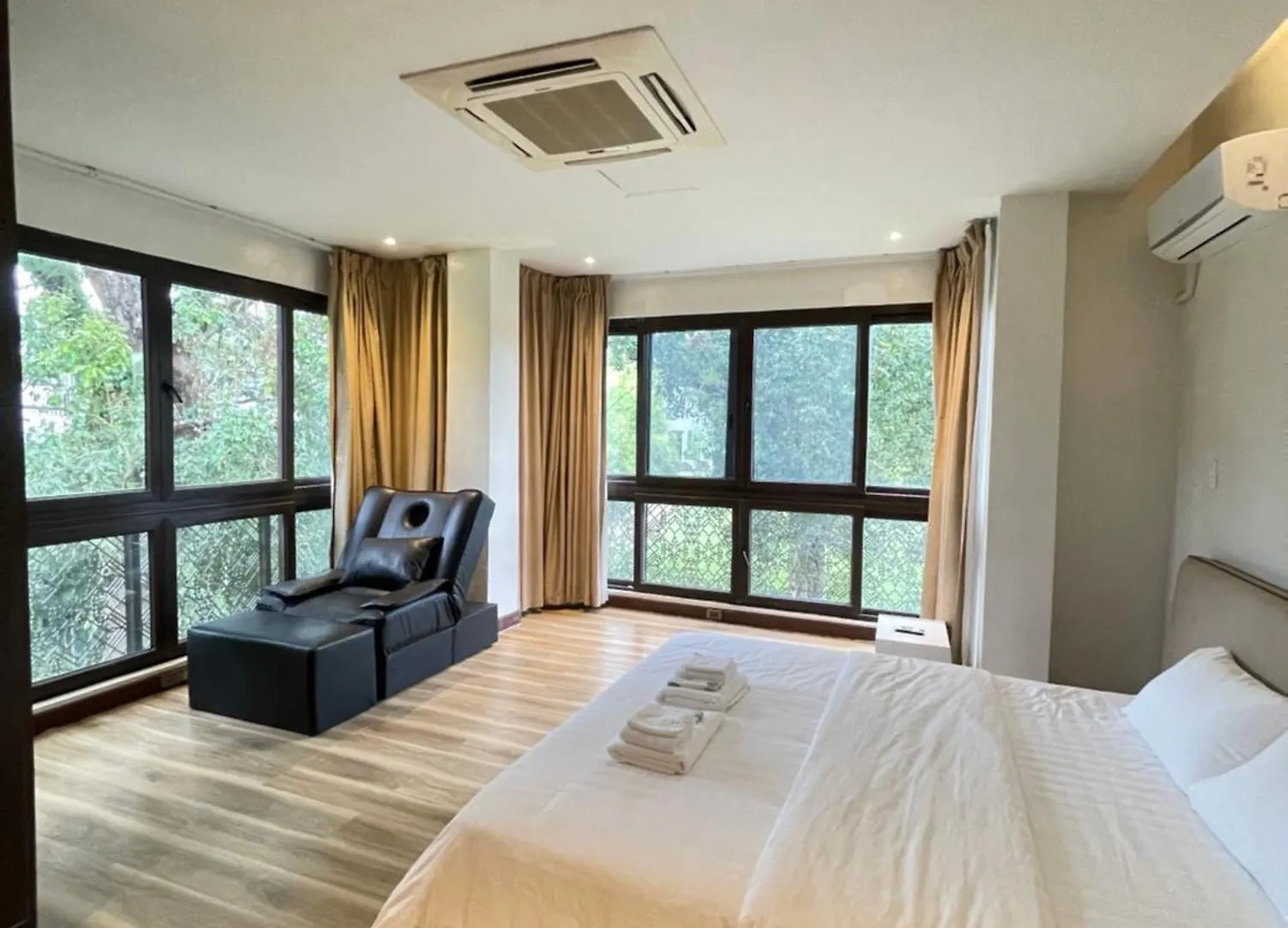Oasis Garden Villa Luxury 5-Bedroom , 3200 Sqm Angeles Philippines