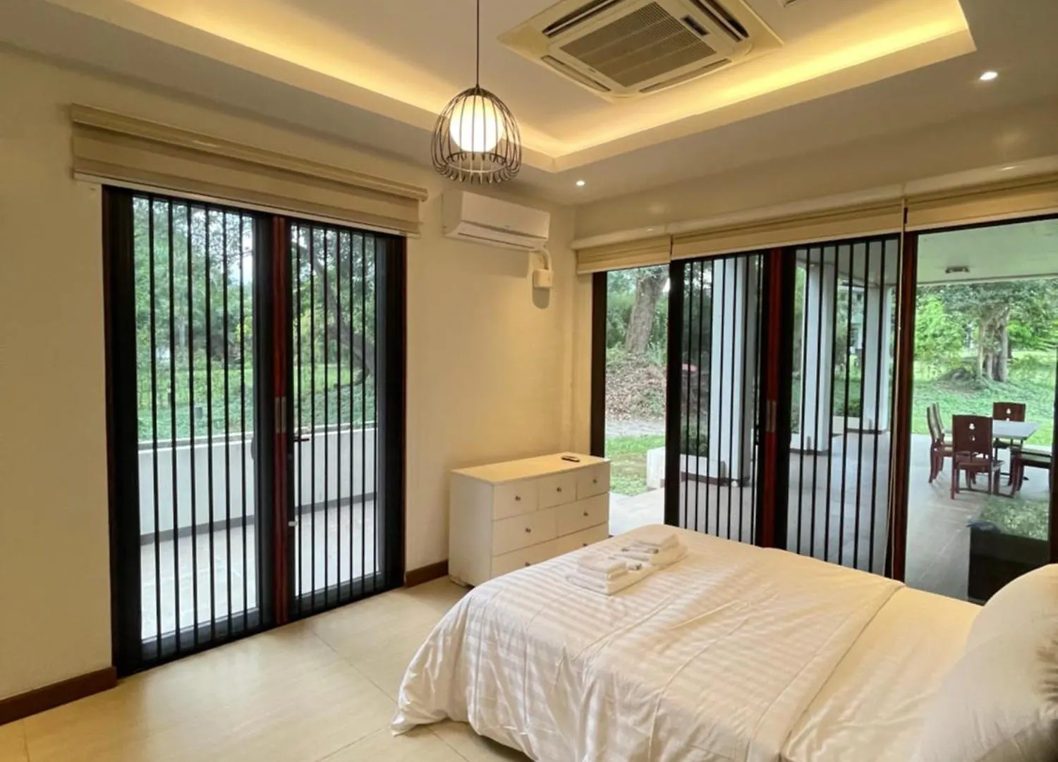Oasis Garden Villa Luxury 5-Bedroom , 3200 Sqm Angeles